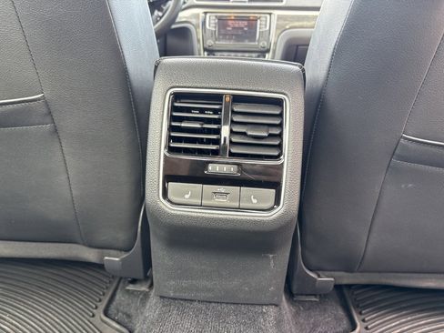 Used 2018 Volkswagen Passat 2.0T SEL Premium image 34