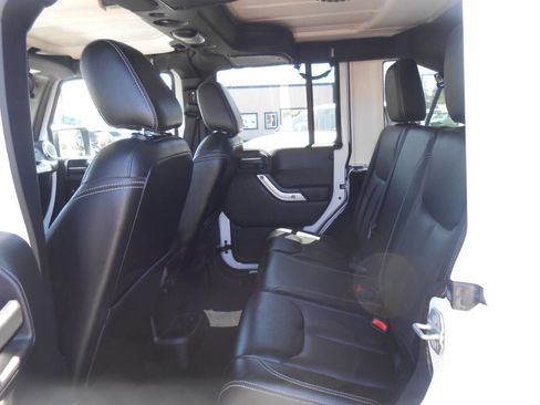 Used 2016 Jeep Wrangler Unlimited Sahara w/ Connectivity Group image 11