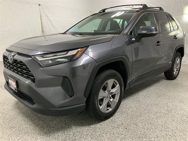 Used 2022 Toyota RAV4 XLE AWD/4WD image 2
