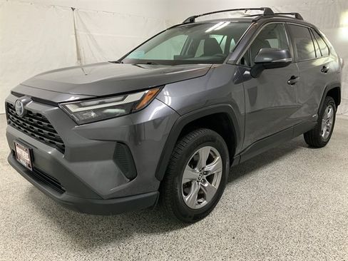 Used 2022 Toyota RAV4 XLE AWD/4WD image 2