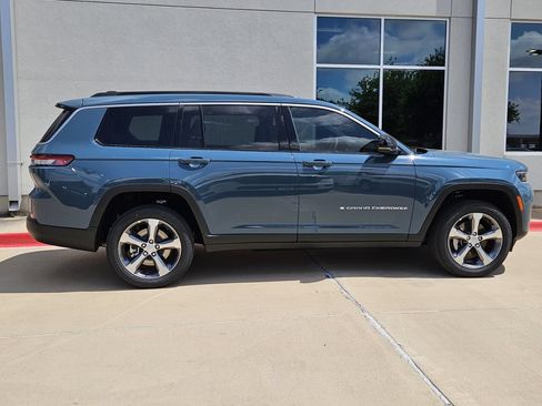 New 2026 Jeep Grand Cherokee L Limited AWD/4WD image 2
