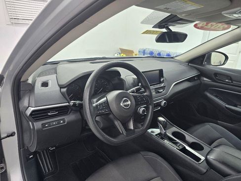 Used 2024 Nissan Altima 2.5 S FWD image 11