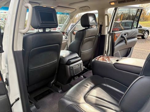 Used 2016 INFINITI QX80 4WD w/ Deluxe Technology Package image 16