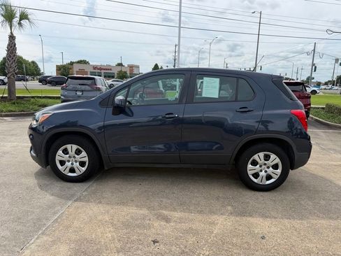 Used 2018 Chevrolet Trax LS FWD image 2