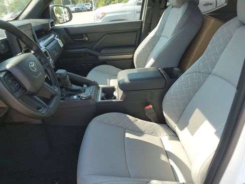Certified 2026 Toyota Tacoma SR5 AWD/4WD image 16