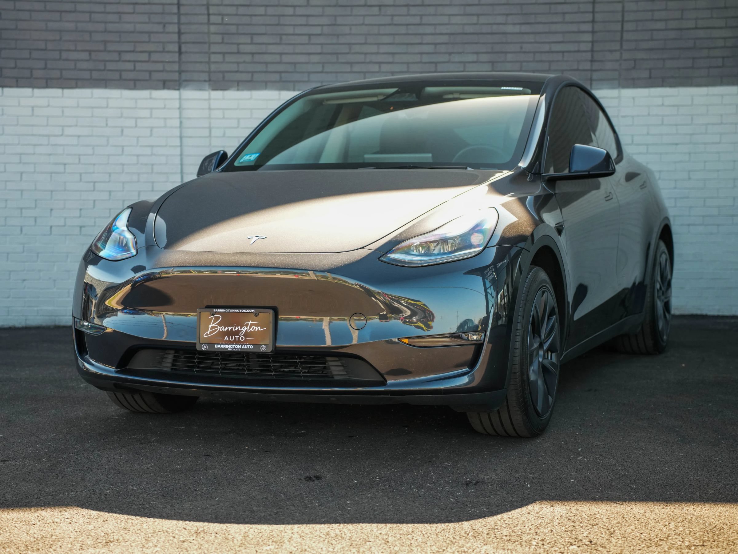 Used 2024 Tesla Model Y Long Range AWD/4WD image 1