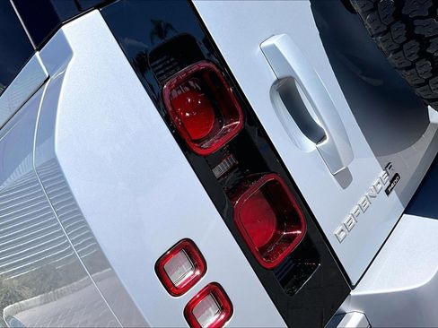 Used 2023 Land Rover Defender 130 SE image 30