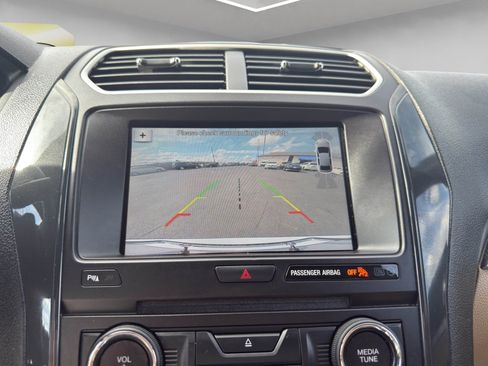 Used 2017 Ford Explorer XLT w/ Equipment Group 202A image 16