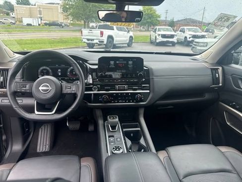 Used 2024 Nissan Pathfinder Platinum w/ Cargo Package AWD/4WD image 25