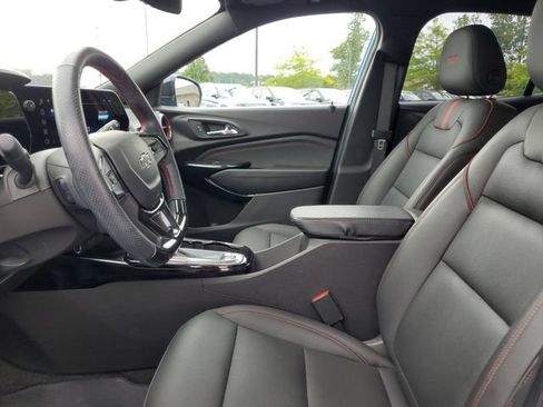 Used 2024 Chevrolet Trax RS w/ Sunroof Package FWD image 9