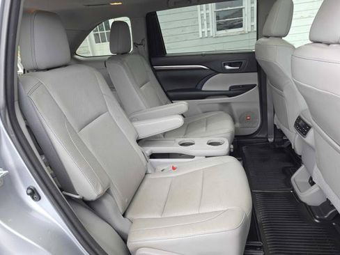 Used 2015 Toyota Highlander Limited Platinum AWD/4WD image 19