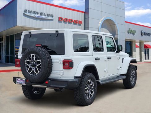 New 2026 Jeep Wrangler Unlimited Sahara AWD/4WD image 5