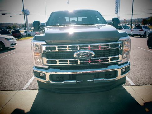New 2026 Ford F250 XLT w/ FX4 Off-Road Package AWD/4WD image 2