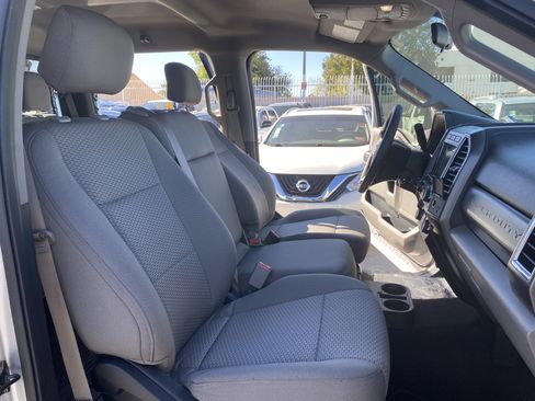 Used 2017 Ford F250 XLT w/ XLT Premium Package image 24