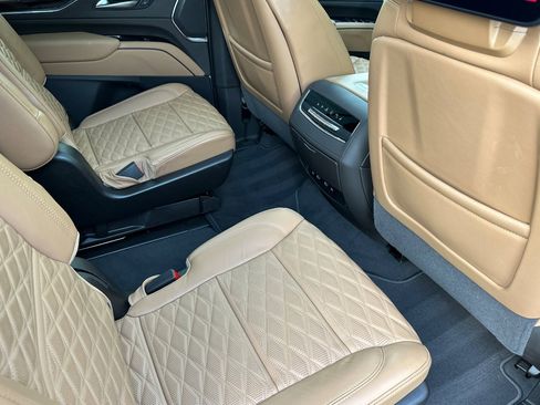 Used 2024 Cadillac Escalade Sport w/ LPO, ONYX Package image 30