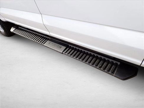 Certified 2025 Ford F250 XLT image 9