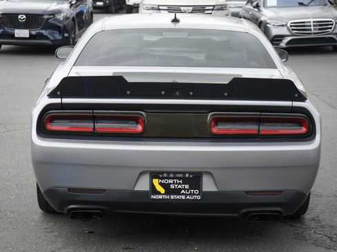 Used 2016 Dodge Challenger SRT Hellcat image 9