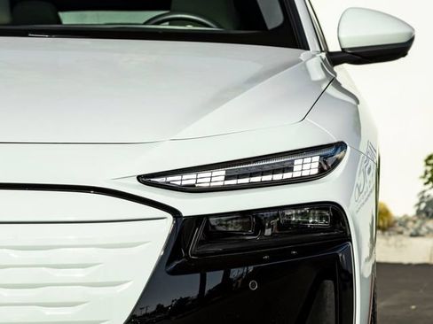 Used 2025 Audi A6 e-tron Premium Plus w/ Premium Plus RWD image 11