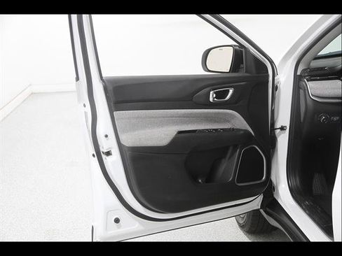 Used 2022 Jeep Compass Latitude AWD/4WD image 4