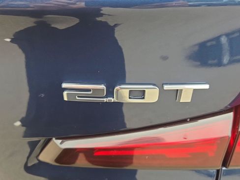 Used 2019 Cadillac XT4 Luxury w/ Trailering Package FWD image 5
