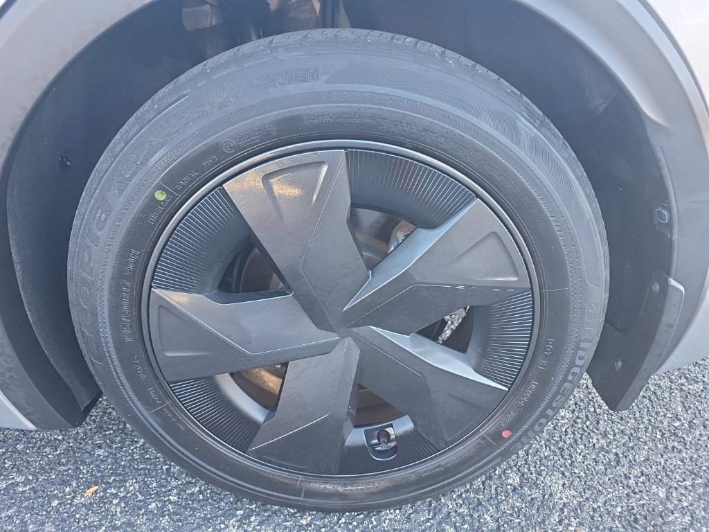Certified 2023 Toyota Prius LE AWD/4WD image 7