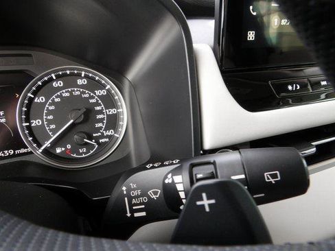 New 2025 Mitsubishi Outlander SE image 36