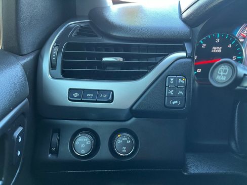 Used 2016 Chevrolet Suburban LTZ image 21