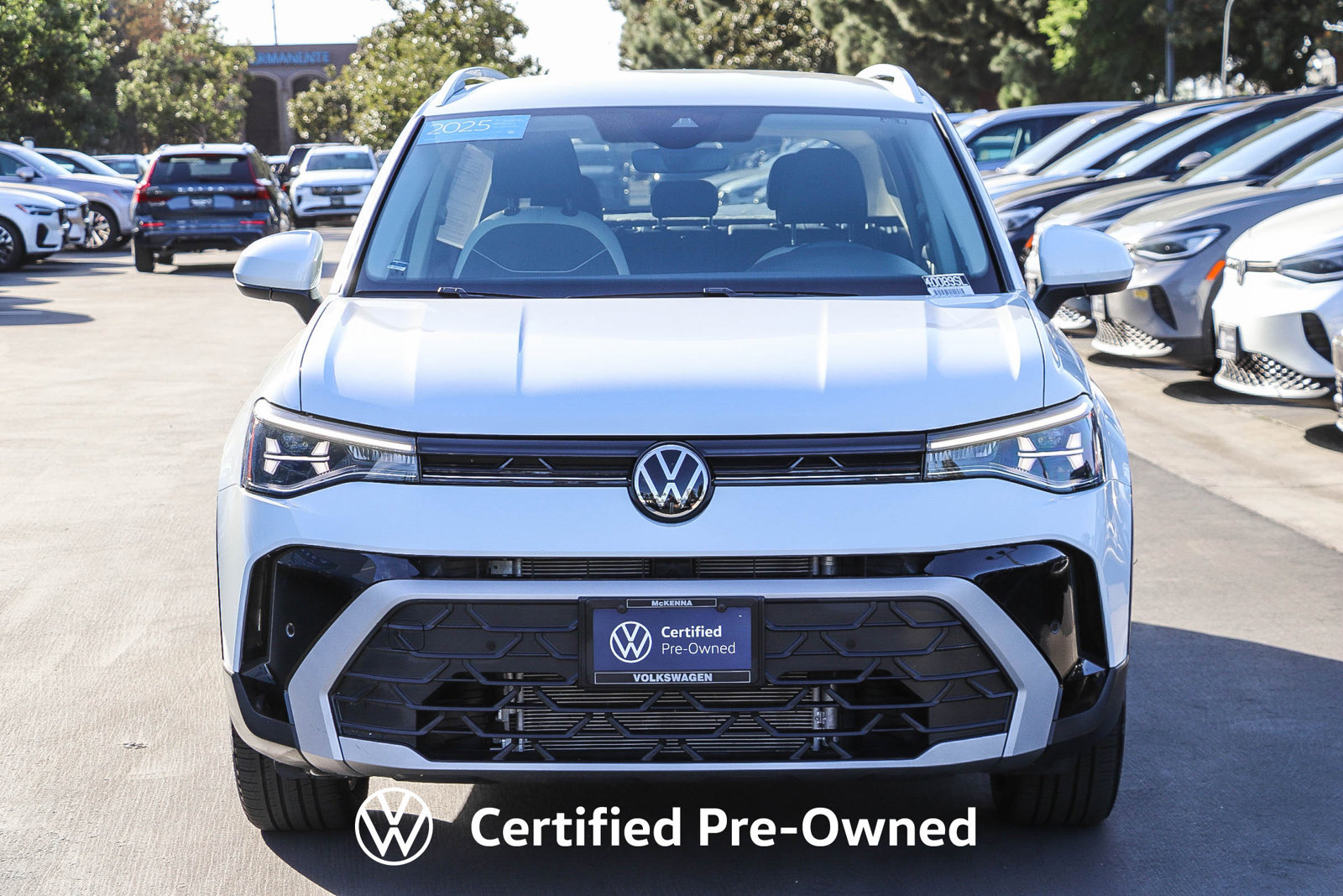 Used 2025 Volkswagen Taos SE FWD image 3