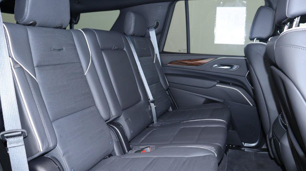 Certified 2024 Cadillac Escalade Premium Luxury w/ Performance Package AWD/4WD image 28