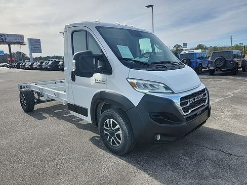 Used 2024 RAM ProMaster 3500 w/ Quick Order Package 22G SLT FWD image 1