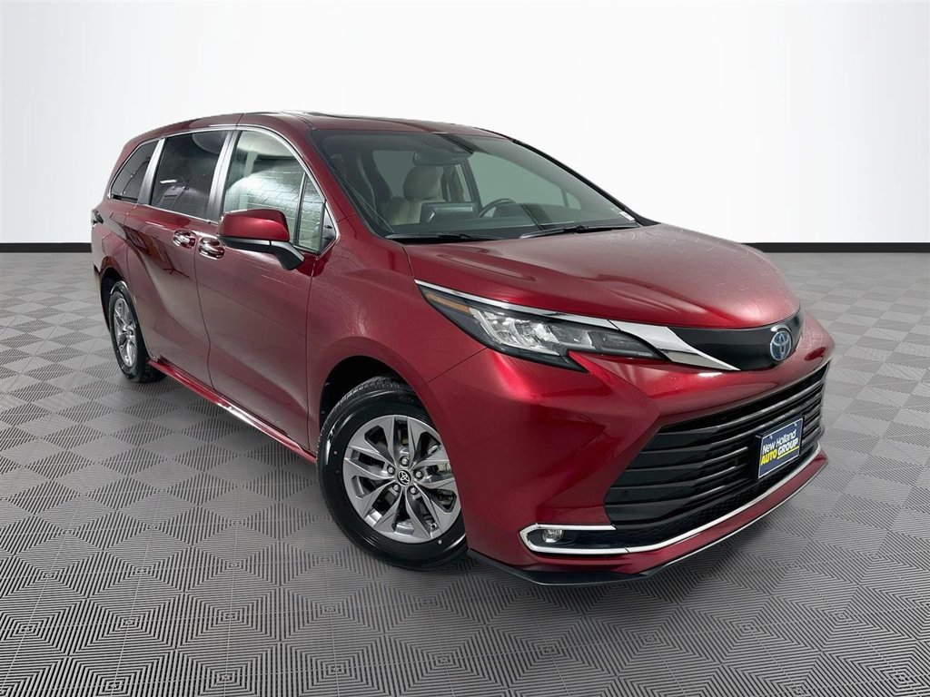 Certified 2023 Toyota Sienna XLE AWD/4WD image 1