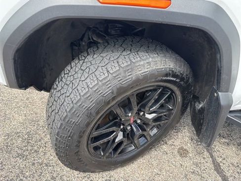 Used 2024 GMC Canyon AT4 AWD/4WD image 8