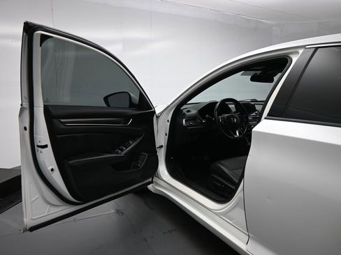 Used 2018 Honda Accord Sport image 8