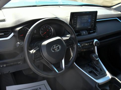 Used 2020 Toyota RAV4 XLE Premium FWD image 16