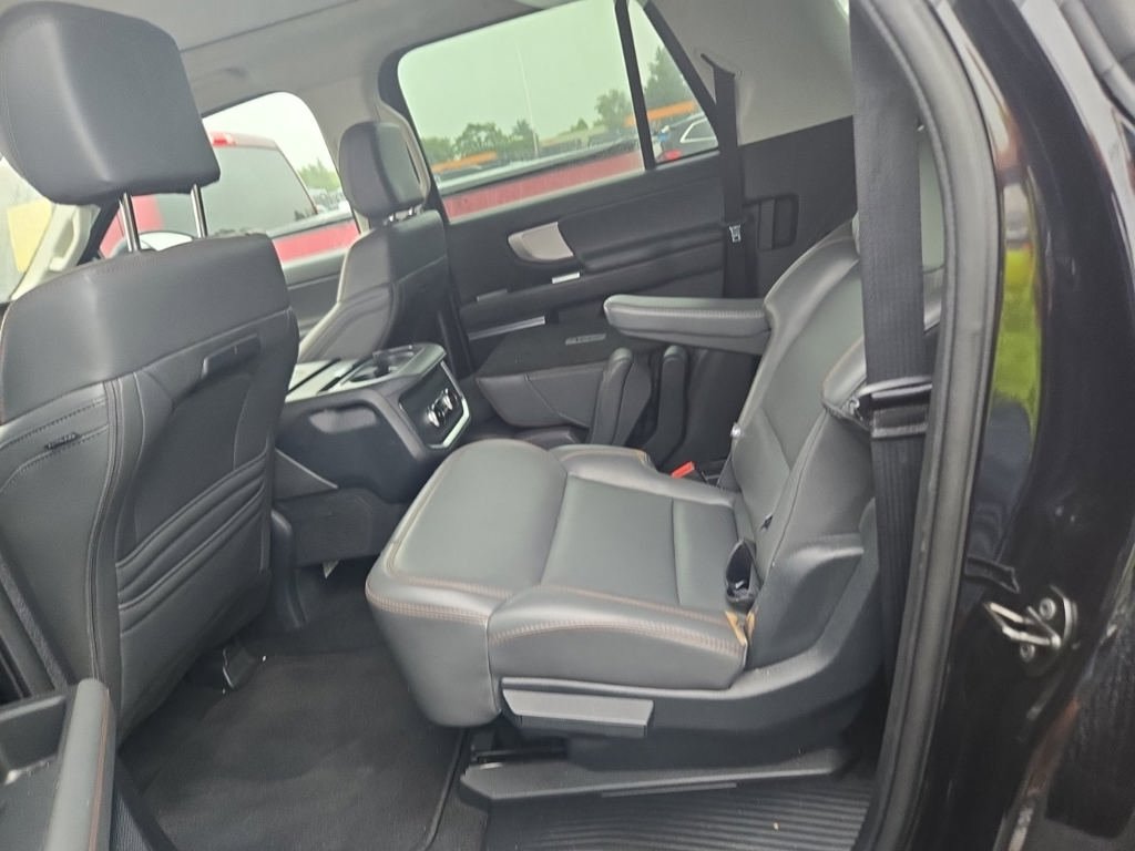 Used 2025 Ford Expedition Max Active AWD/4WD image 3