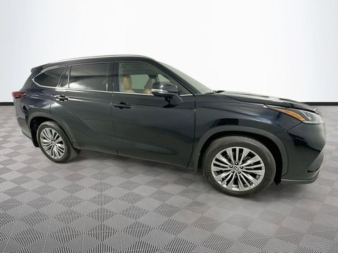 Used 2022 Toyota Highlander Platinum AWD/4WD image 8