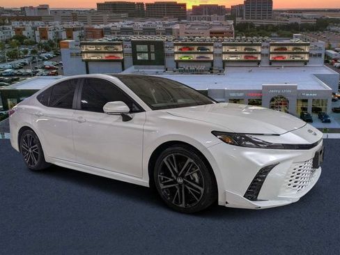 Used 2025 Toyota Camry XSE FWD image 1