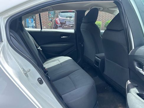Used 2021 Toyota Corolla LE image 15