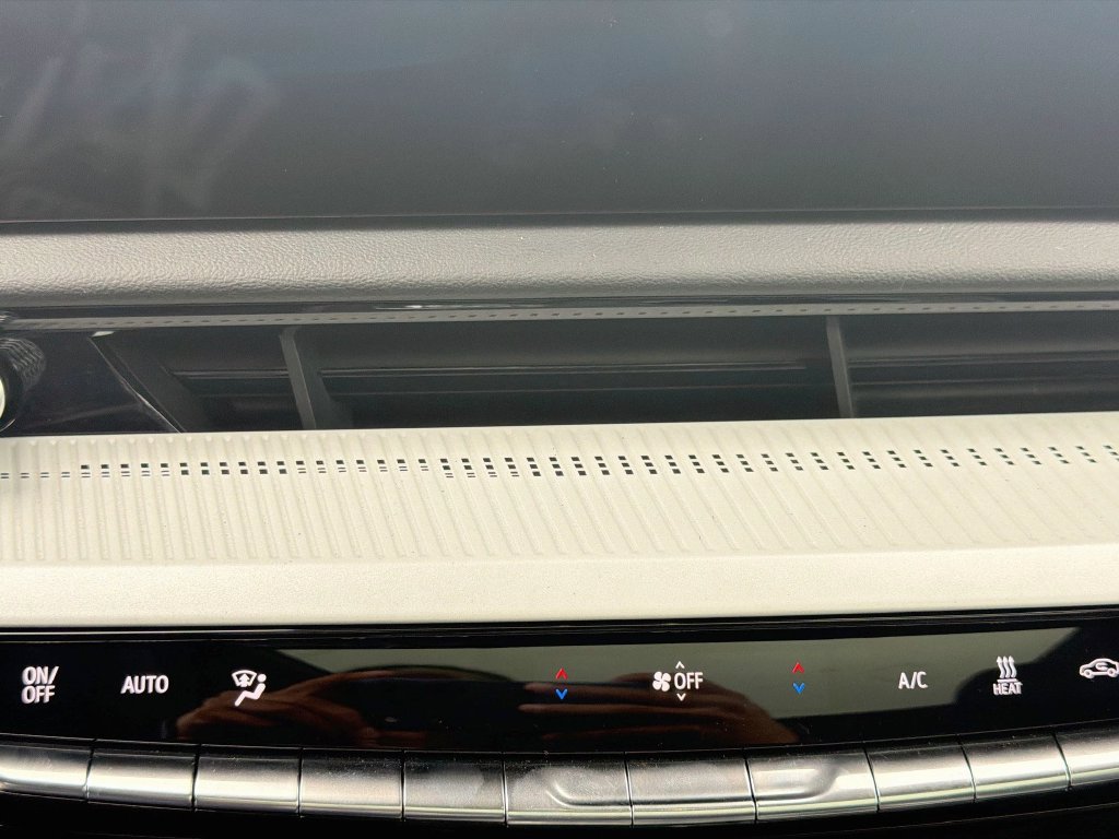 Certified 2025 Cadillac Optiq Luxury 2 AWD/4WD image 16
