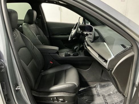 Used 2024 Cadillac XT4 Luxury w/ Cold Weather Package AWD/4WD image 27