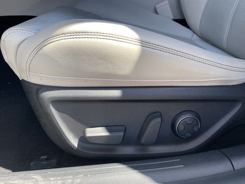 Used 2022 Genesis G70 2.0T RWD image 20