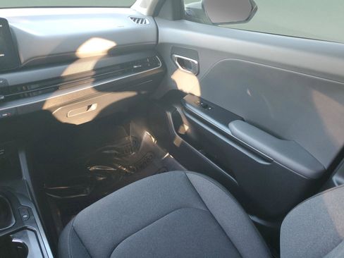 Used 2025 Kia K4 LXS image 14