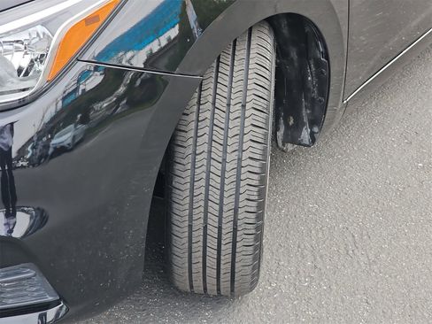 Used 2021 Nissan Versa SV image 33