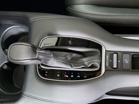 Certified 2024 Honda HR-V EX-L image 19