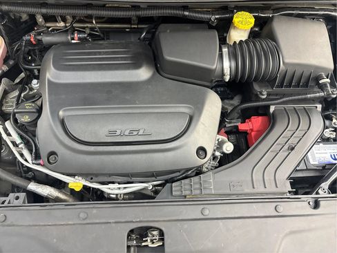 Used 2021 Chrysler Pacifica Touring-L image 26