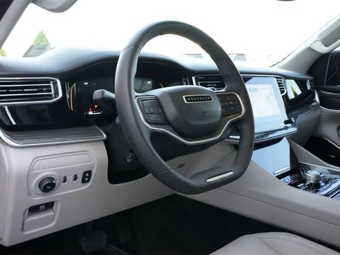 Used 2022 Jeep Wagoneer Series III w/ Convenience Group I image 16