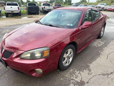 Used 2006 Pontiac Grand Prix w/ Sun And Sound Package FWD image 2