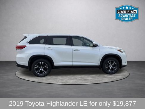 Used 2019 Toyota Highlander LE AWD/4WD image 2