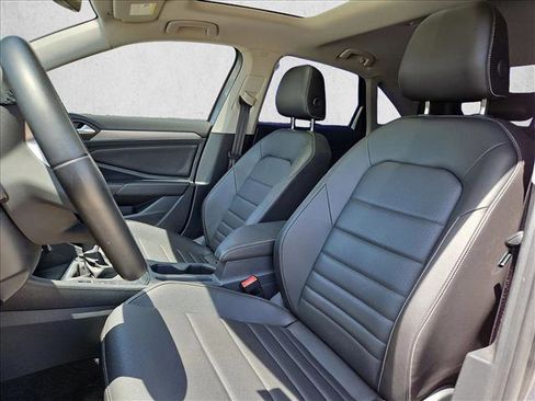 Used 2024 Volkswagen Jetta SE FWD image 15
