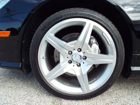 Used 2011 Mercedes-Benz SL 550 image 9